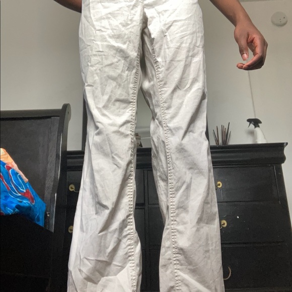 EMMA CHAMBERLAIN Beach Pants! - Picture 3 of 3